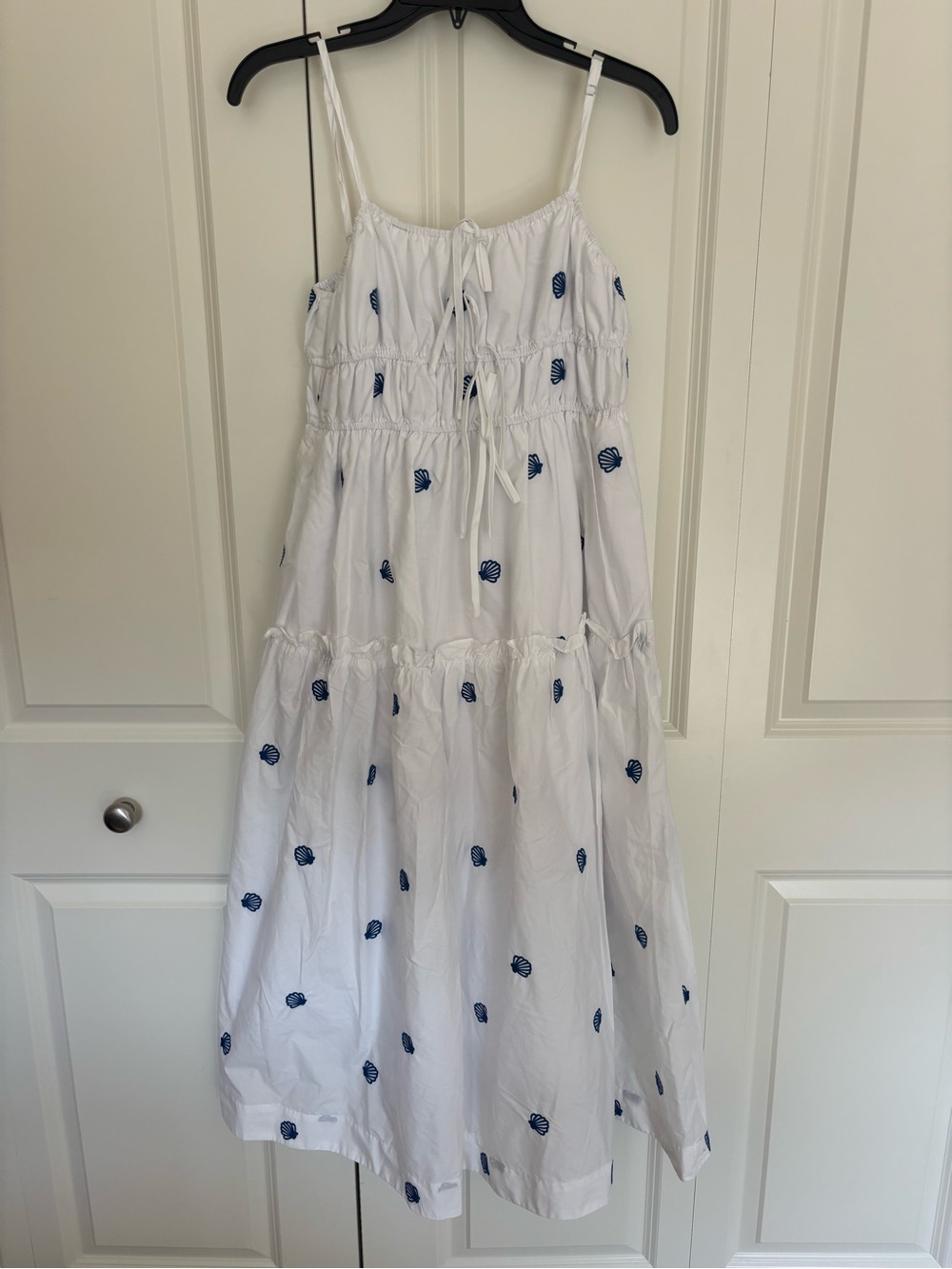 Women’s Joie white blue embroidered seashell sleeveless midi dress medium. NWT.